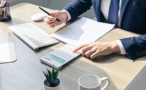 ?？谝话慵{稅人代理記賬一年費(fèi)用