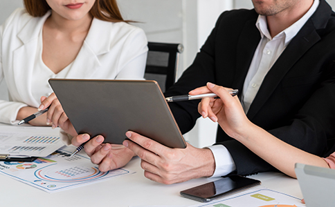 ?？谧陨藤Q(mào)公司費用