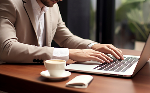 ?？谛畔⒆稍児咀?cè)流程