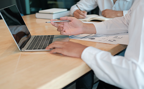 注冊?？诠緱l件