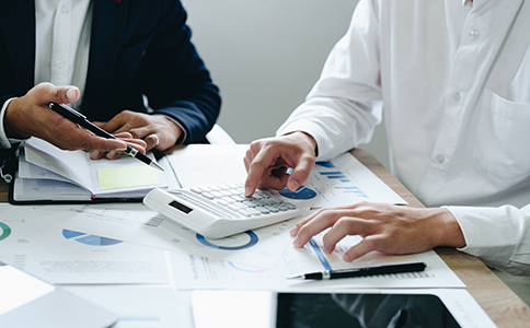 ?？谧再Q(mào)易公司的條件