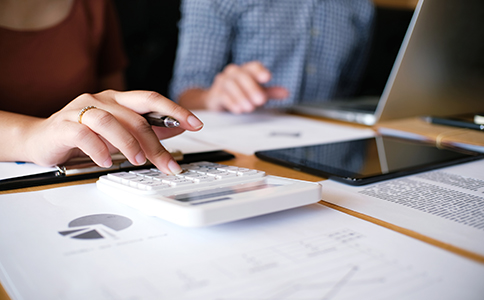 ?？诳毓捎邢薰咀詶l件