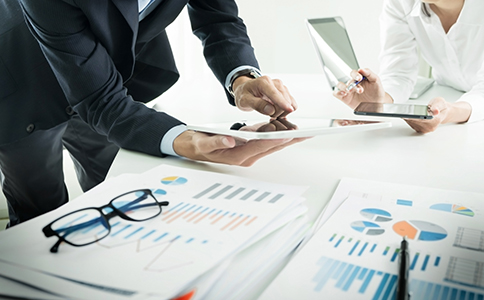 ?？诠ど痰刂纷兏⒁馐马?></p><h3>?？诠ど痰刂纷兏⒁馐马?/h3><p>在辦理過程中，企業(yè)還需注意以下幾個關鍵問題：</p><p>1. 注冊地址必須合規(guī)</p><p>新地址需符合工商注冊要求，部分行業(yè)對地址有特殊規(guī)定。</p><p>2. 跨區(qū)變更復雜度較高</p><p>如果涉及行政區(qū)變更，還可能需要辦理稅務遷移手續(xù)。</p><p>3. 資料信息必須一致</p><p>提交的所有?？诠ど痰刂纷兏Y料需保持一致性，避免因信息不符被駁回。</p><p>4. 及時辦理避免異常</p><p>長期未變更地址可能被列入經(jīng)營異常名錄，影響企業(yè)信用。</p><p>5. 注意辦理時效</p><p>建議在地址變更后盡快辦理工商登記，避免產(chǎn)生法律風險。</p><h3>選擇代辦服務的優(yōu)勢</h3><p>對于不熟悉流程的企業(yè)來說，選擇專業(yè)代辦機構(gòu)辦理?？诠ど痰刂纷兏Y料相關業(yè)務具有明顯優(yōu)勢：</p><p>1. 提高辦理效率</p><p>專業(yè)人員熟悉流程，可快速完成資料整理與提交。</p><p>2. 降低出錯率</p><p>避免因資料不規(guī)范或填寫錯誤導致反復修改。</p><p>3. 節(jié)省時間成本</p><p>企業(yè)無需反復跑窗口，可專注自身業(yè)務發(fā)展。</p><p>4. 提供一站式服務</p><p>部分機構(gòu)還能協(xié)助辦理稅務、銀行等后續(xù)變更事項。</p><p>因此，對于時間緊張或首次辦理的企業(yè)，代辦服務是一個高效選擇。</p><h3>總結(jié)</h3><p>綜上所述，辦理“?？诠ど痰刂纷兏Y料”是企業(yè)經(jīng)營中的重要環(huán)節(jié)，涉及資料準備、流程操作及合規(guī)要求等多個方面。企業(yè)在辦理過程中，應重點關注資料的完整性和準確性，同時合理安排辦理流程，以確保順利完成工商變更。</p><p>如果您在準備?？诠ど痰刂纷兏Y料或辦理過程中遇到任何問題，建議選擇專業(yè)機構(gòu)協(xié)助處理。?？阢茣嫇碛胸S富的工商服務經(jīng)驗，可為企業(yè)提供高效、專業(yè)的一站式地址變更服務，助力企業(yè)輕松完成工商變更。</p><div   id=