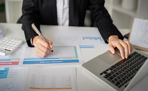 ?？诤匣锕咀?cè)所需材料及條件