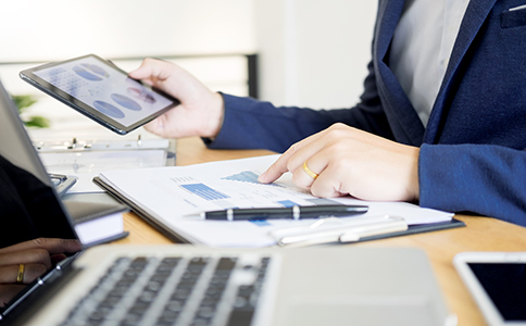 ?？谧孕鹿拘枰氖掷m(xù)